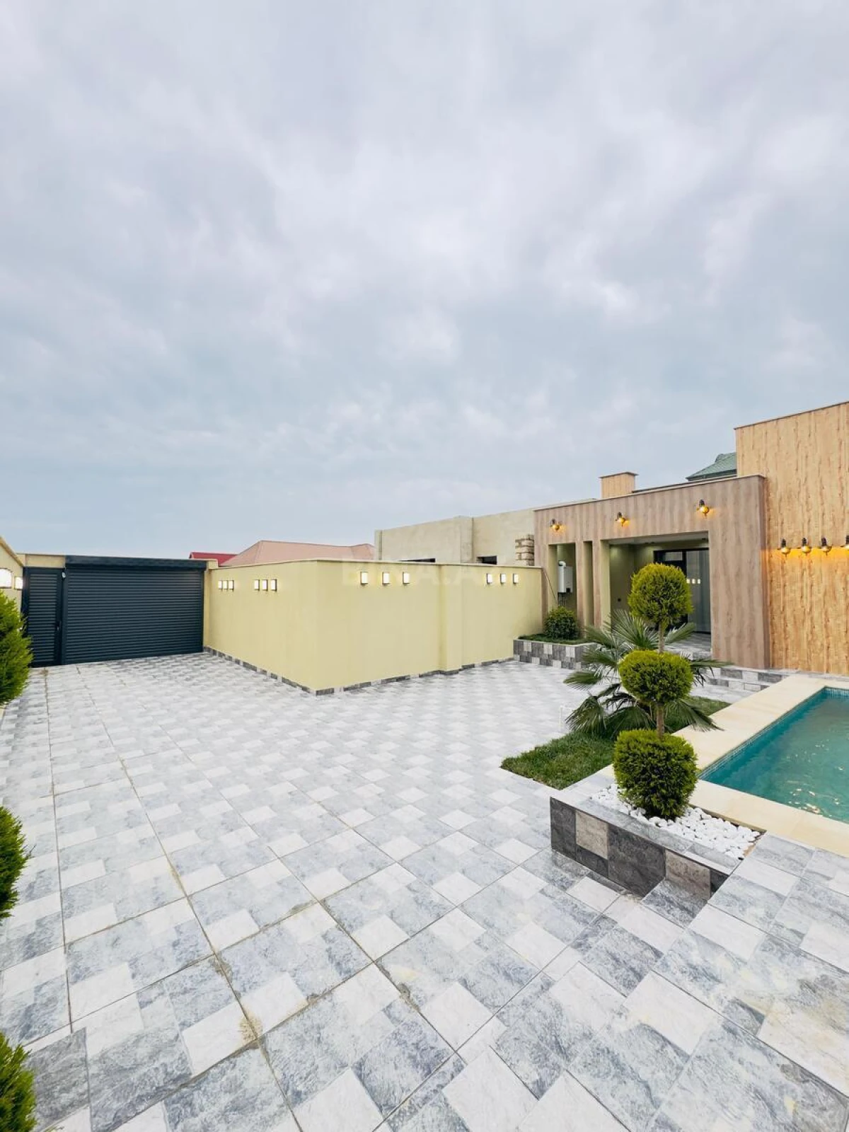 Satılır 4 otaqlı həyət evi 160 m²