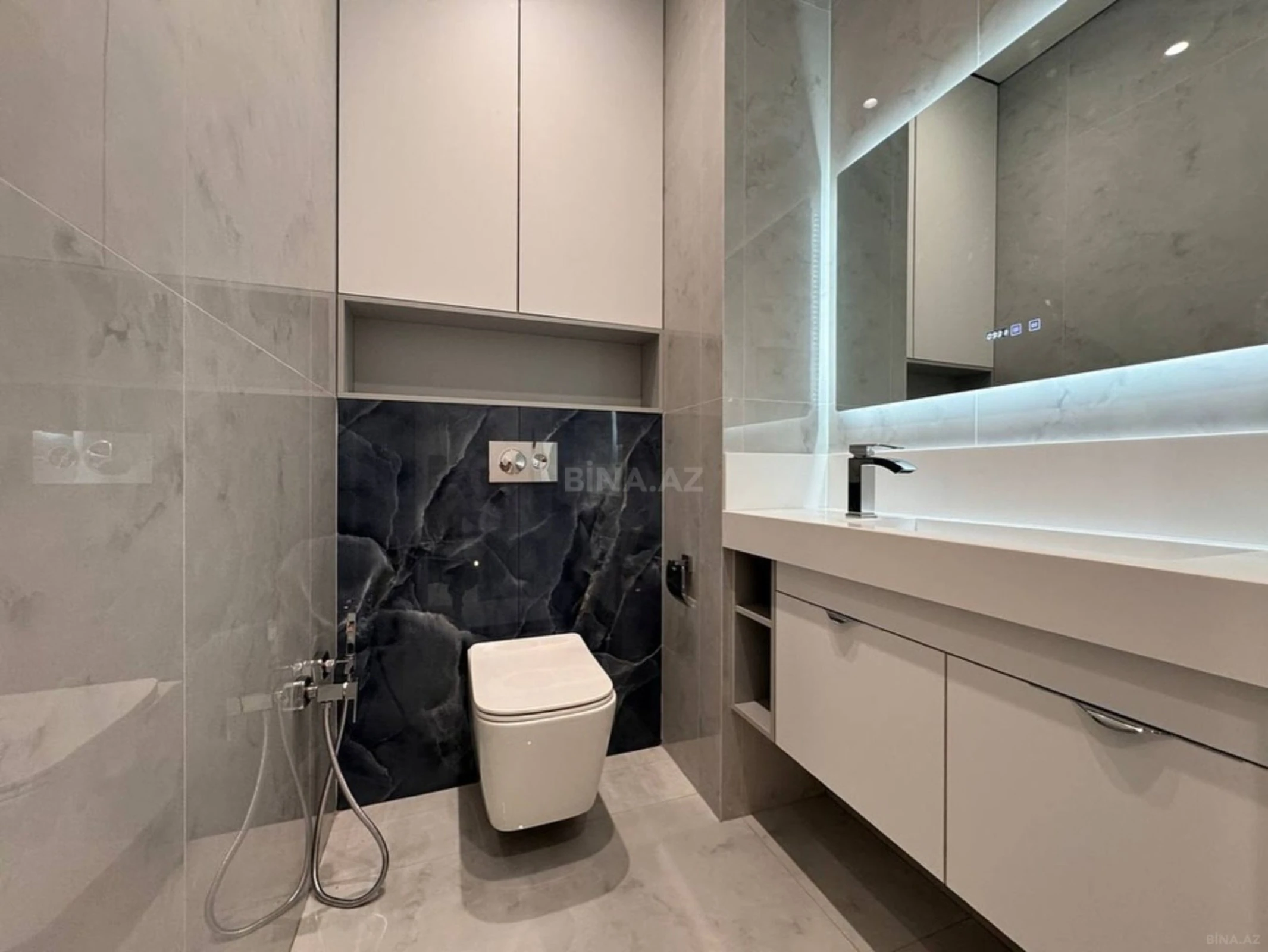 Kirayə verilir 4 otaqlı mənzil 180 m²