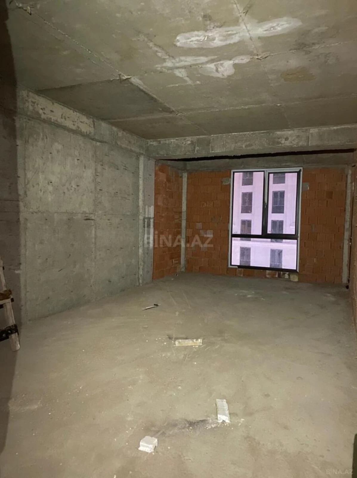 Satılır 4 otaqlı mənzil 220 m²