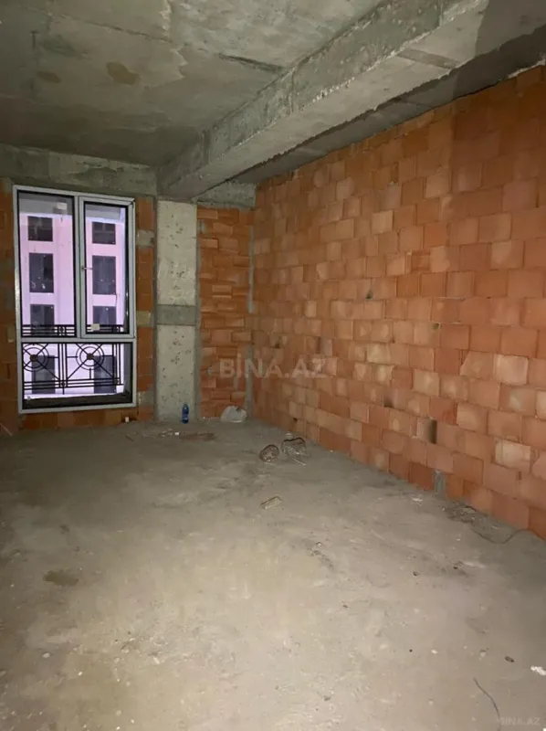 Satılır 4 otaqlı mənzil 220 m²