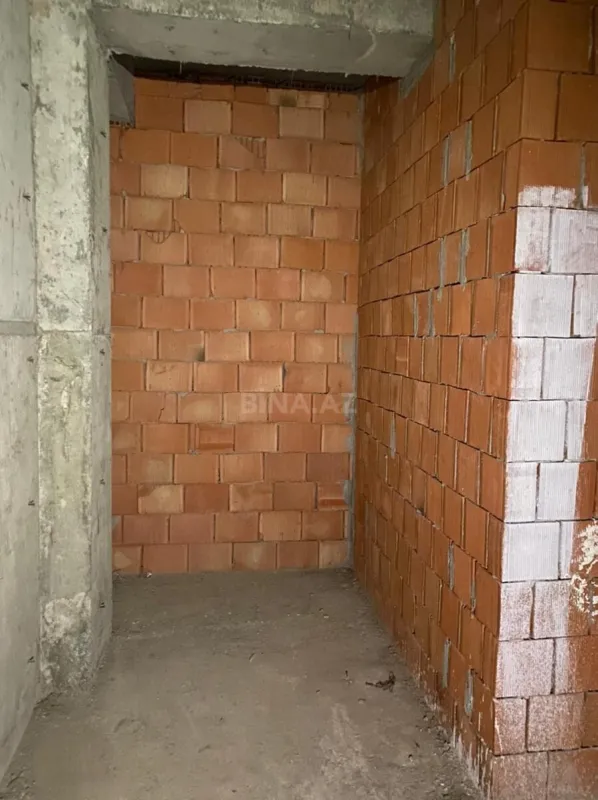 Satılır 4 otaqlı mənzil 220 m²