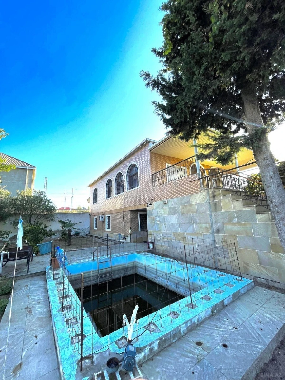 Satılır 6 otaqlı həyət evi 170 m²