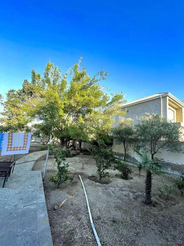 Satılır 6 otaqlı həyət evi 170 m²