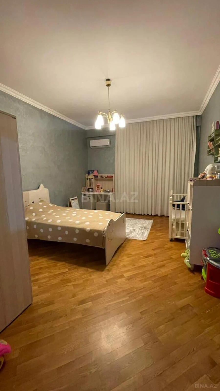 Satılır 3 otaqlı mənzil 132 m²