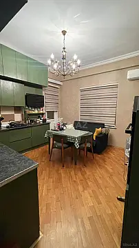 Satılır 3 otaqlı mənzil 132 m²