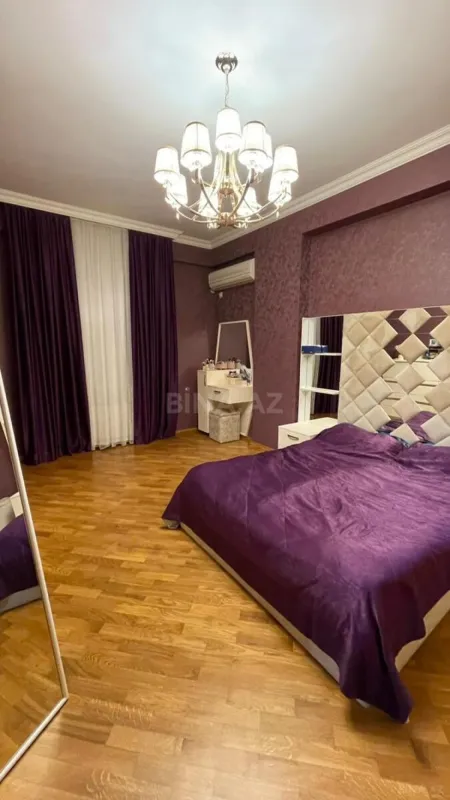 Satılır 3 otaqlı mənzil 132 m²