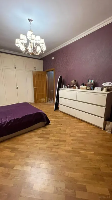 Satılır 3 otaqlı mənzil 132 m²