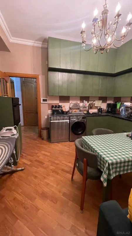 Satılır 3 otaqlı mənzil 132 m²