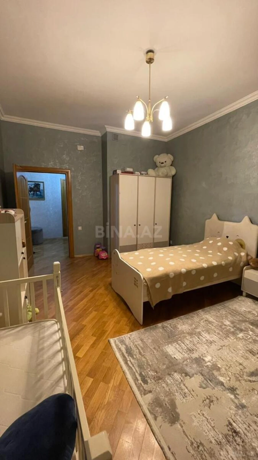 Satılır 3 otaqlı mənzil 132 m²