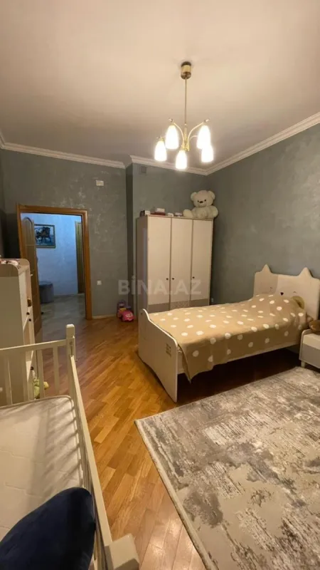 Satılır 3 otaqlı mənzil 132 m²