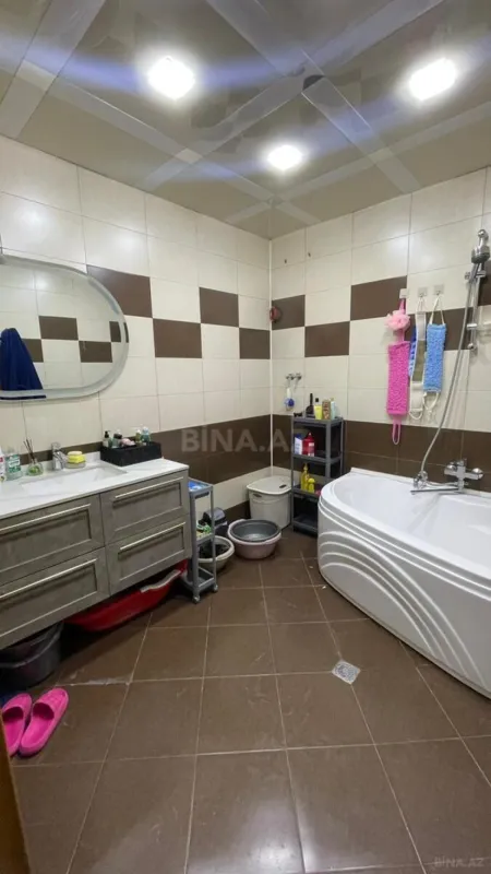 Satılır 3 otaqlı mənzil 132 m²