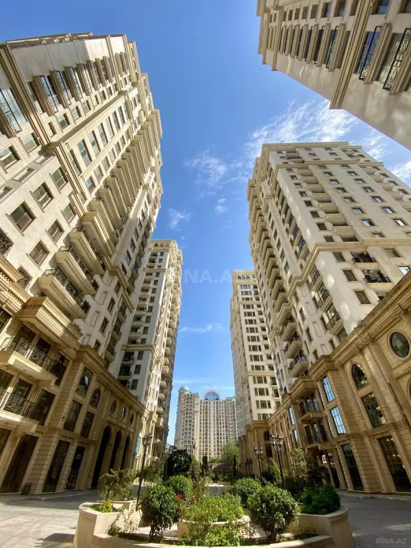 Satılır 4 otaqlı mənzil 321 m²