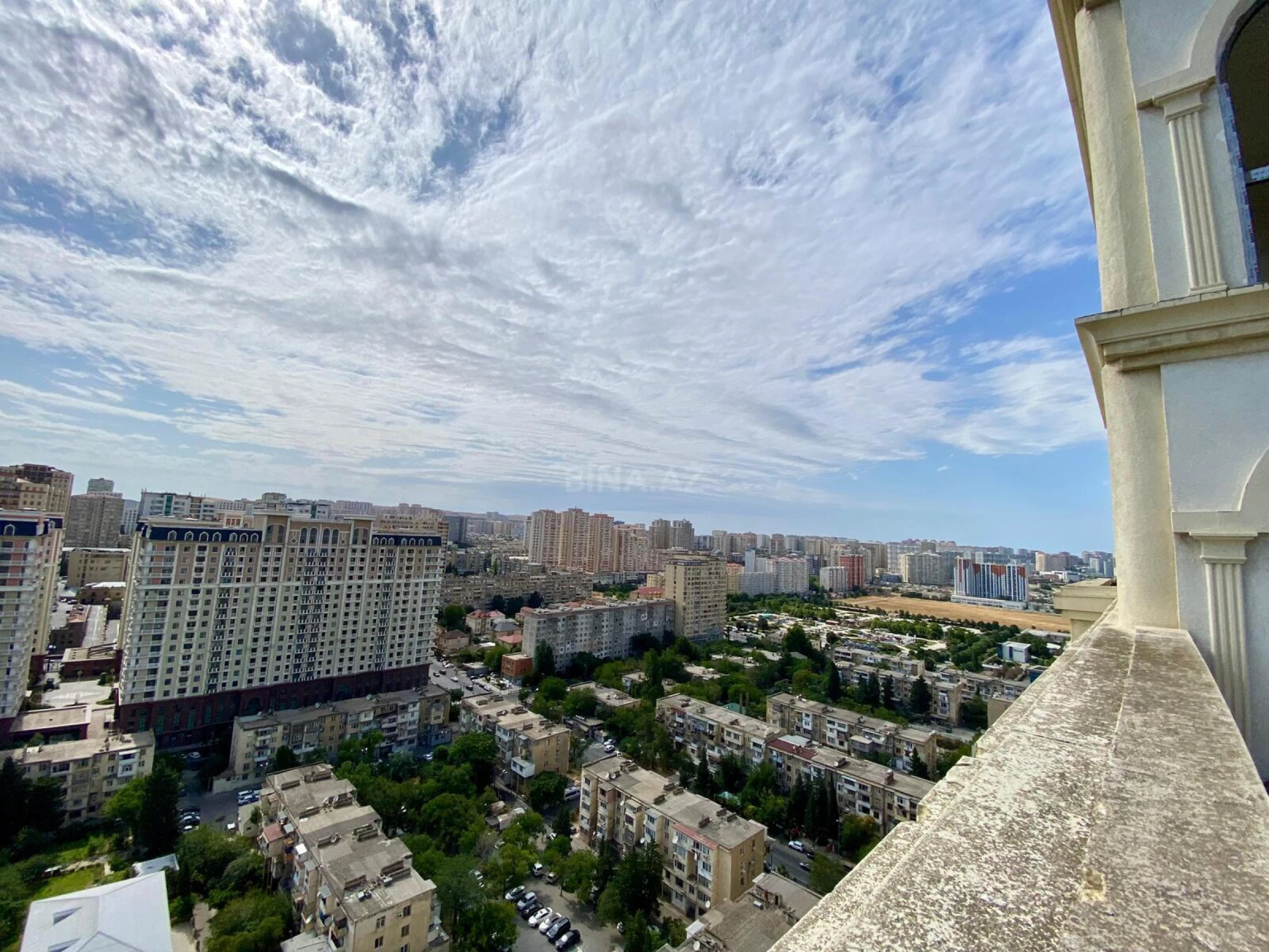 Satılır 4 otaqlı mənzil 321 m²