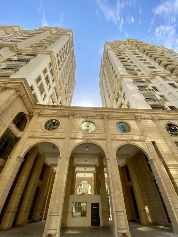 Satılır 4 otaqlı mənzil 321 m²