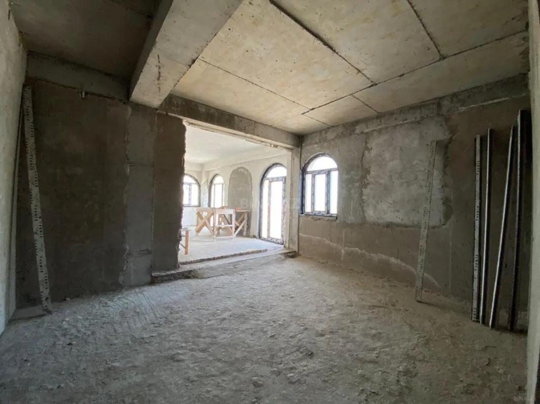 Satılır 4 otaqlı mənzil 321 m²