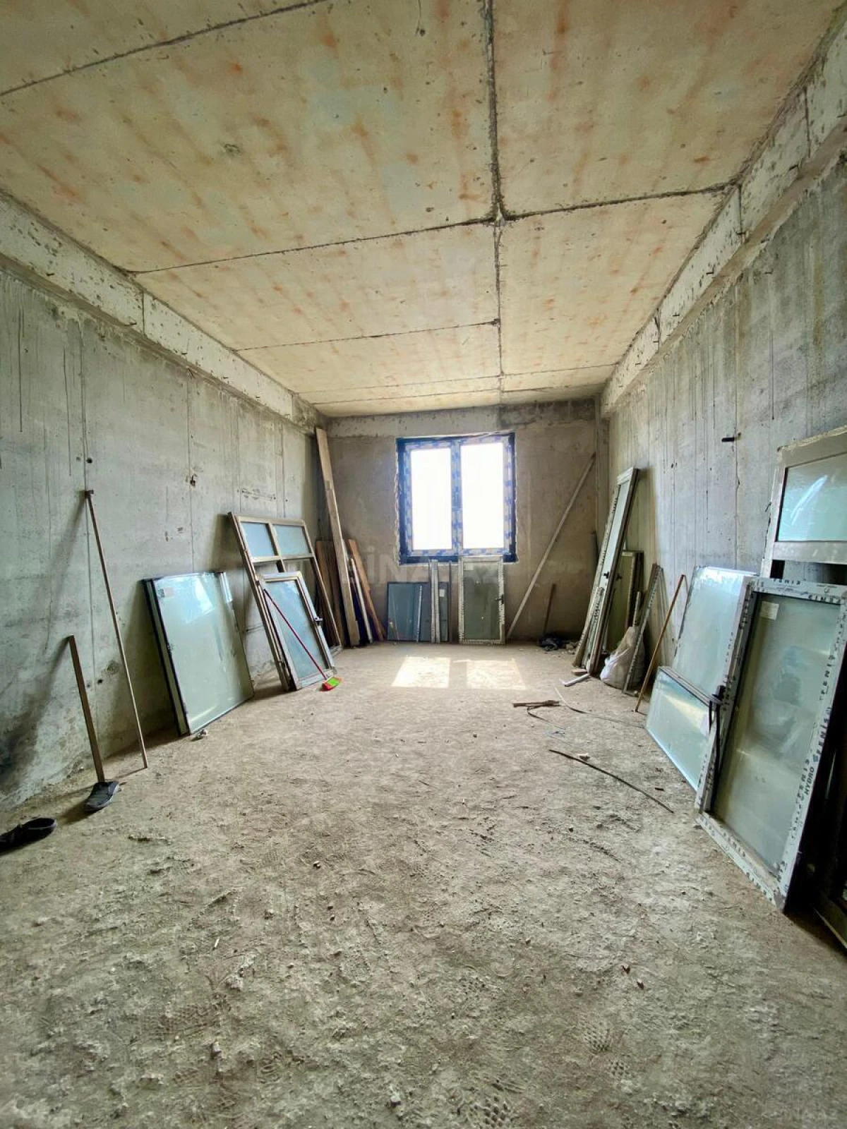 Satılır 4 otaqlı mənzil 321 m²