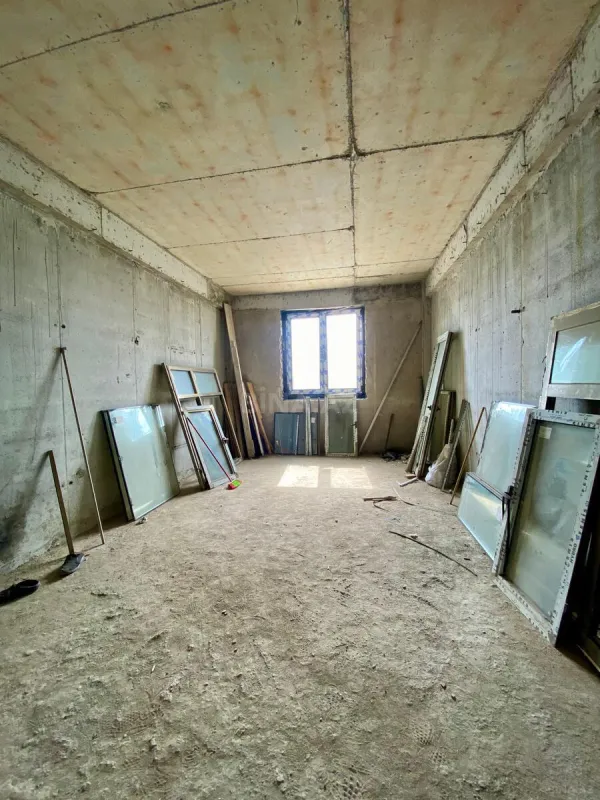 Satılır 4 otaqlı mənzil 321 m²