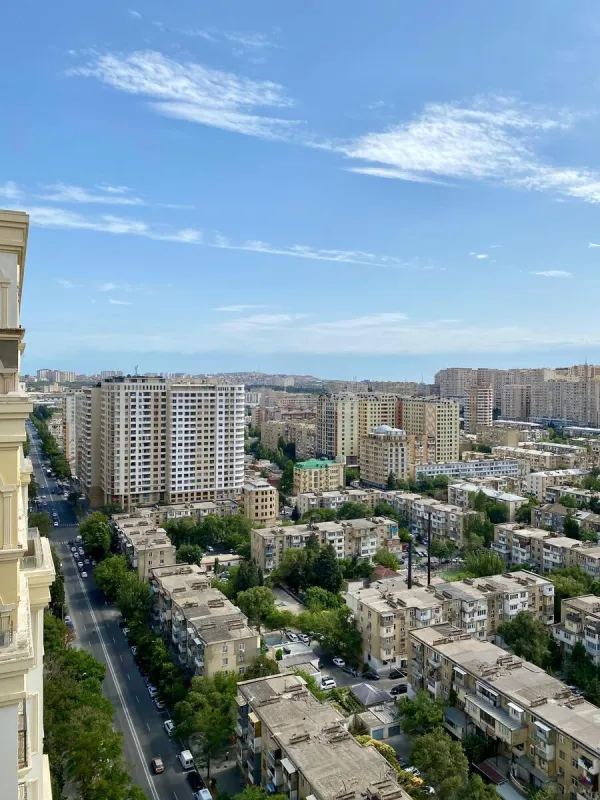 Satılır 4 otaqlı mənzil 321 m²