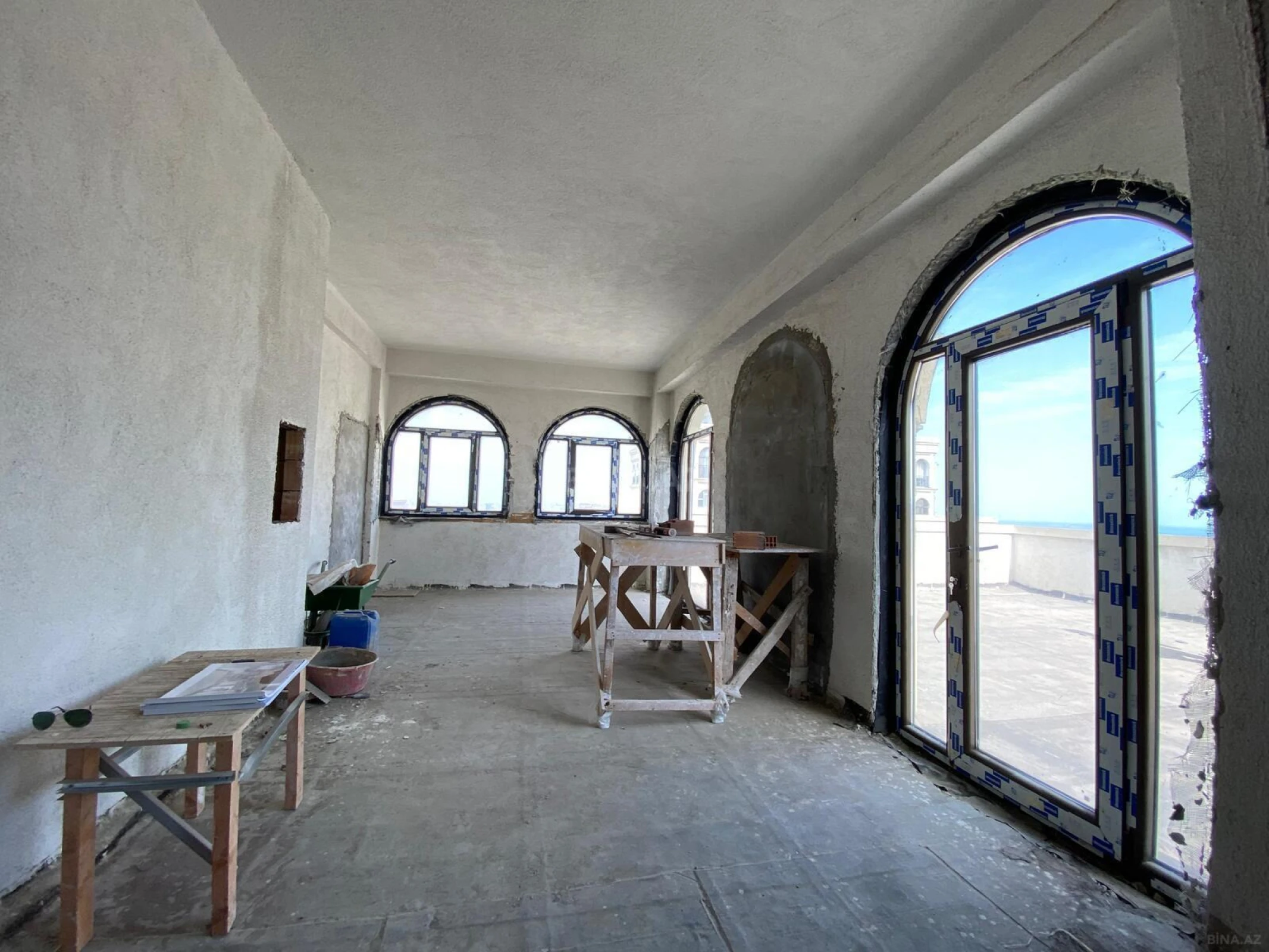 Satılır 4 otaqlı mənzil 321 m²