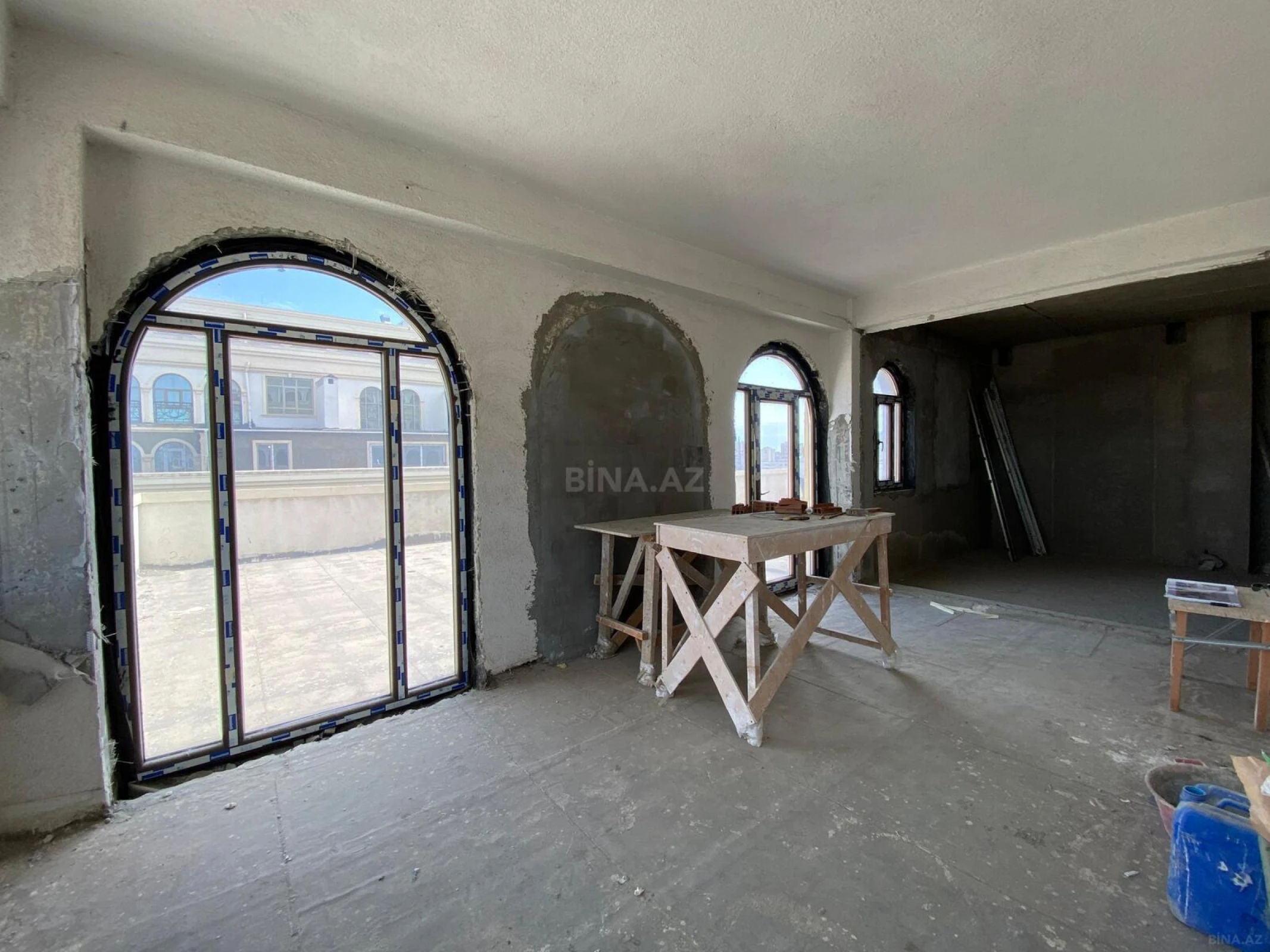 Satılır 4 otaqlı mənzil 321 m²