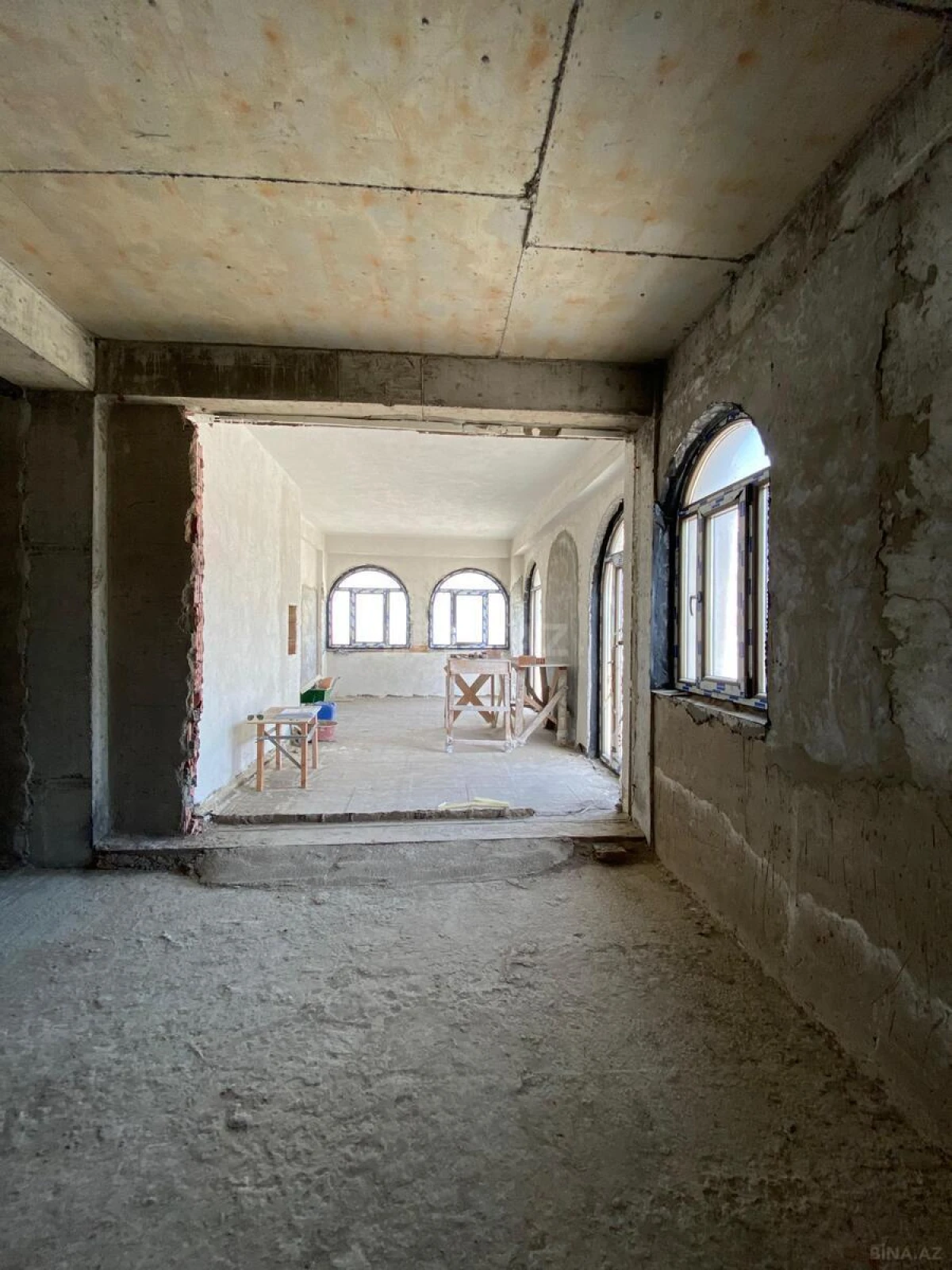 Satılır 4 otaqlı mənzil 321 m²