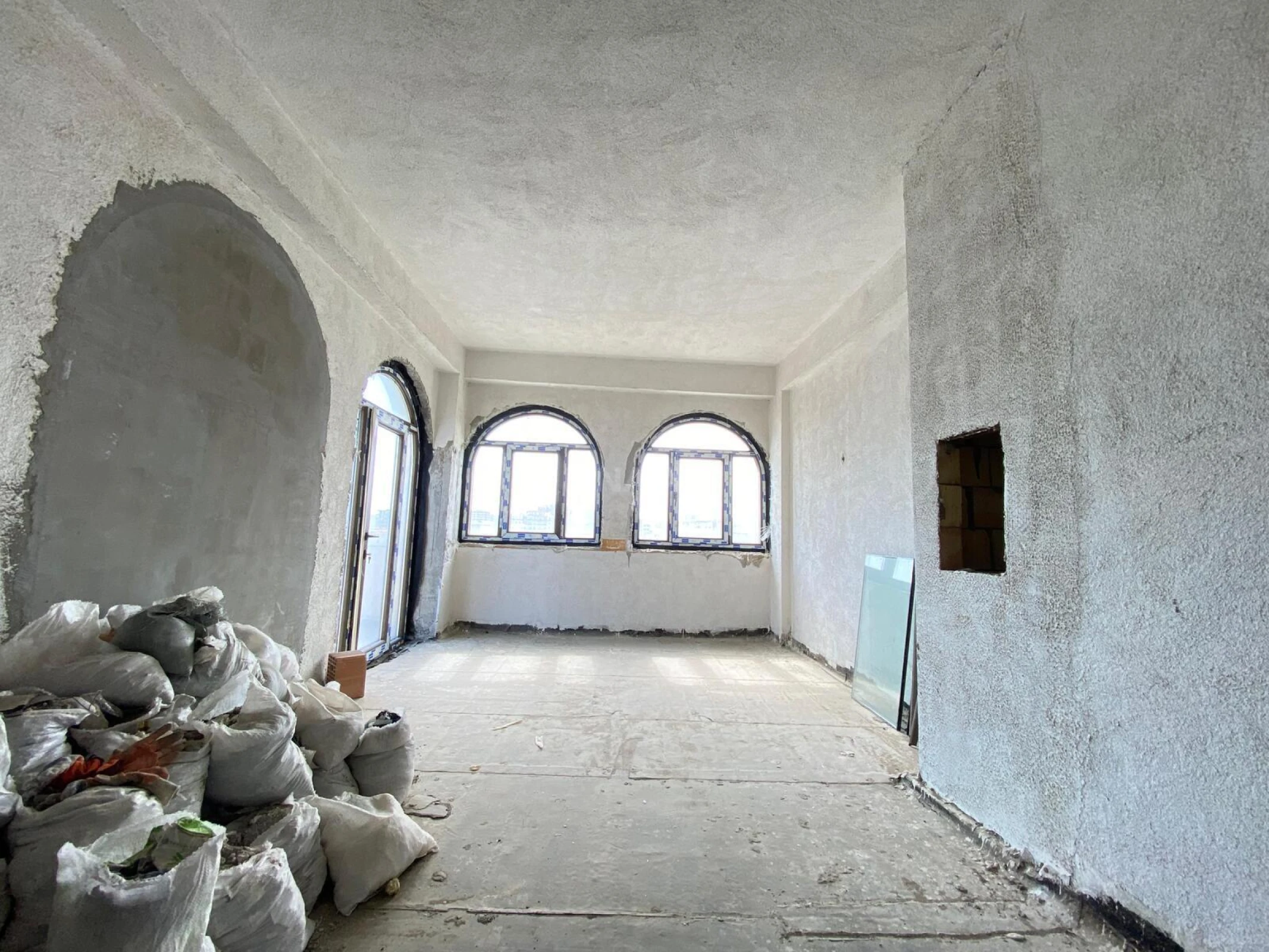 Satılır 4 otaqlı mənzil 321 m²
