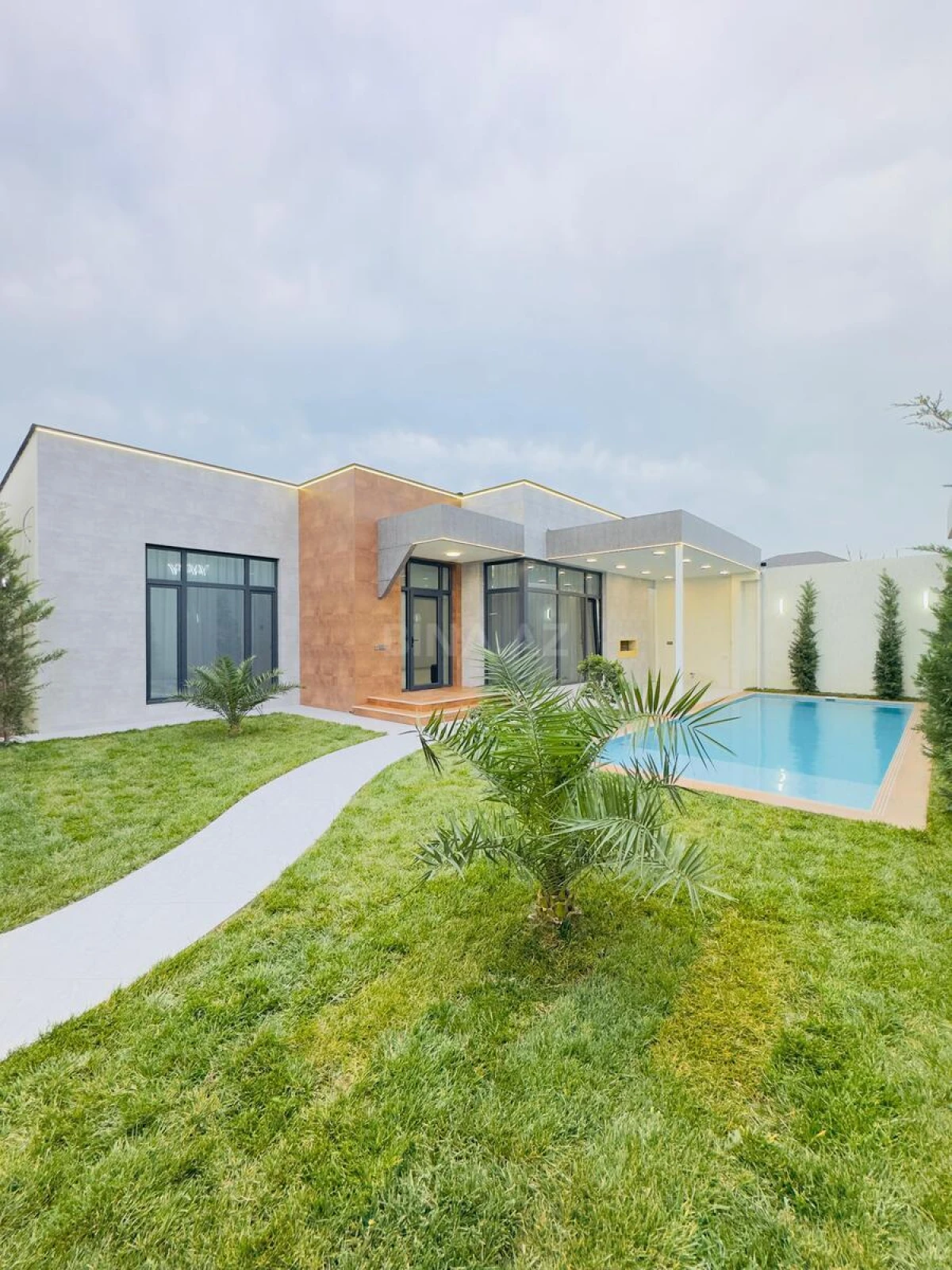 Satılır 4 otaqlı həyət evi 160 m²