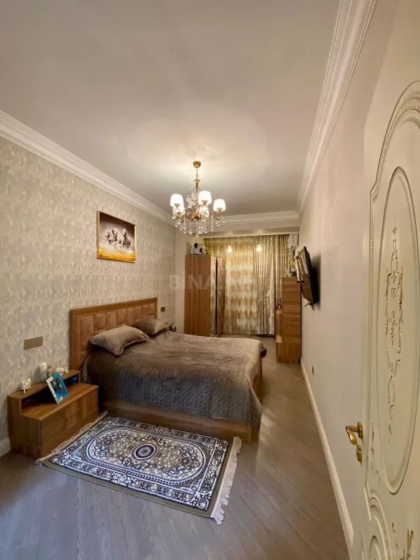Satılır 3 otaqlı mənzil 160 m²
