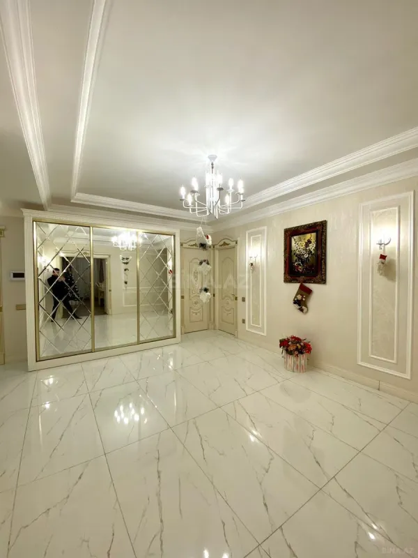 Satılır 3 otaqlı mənzil 160 m²