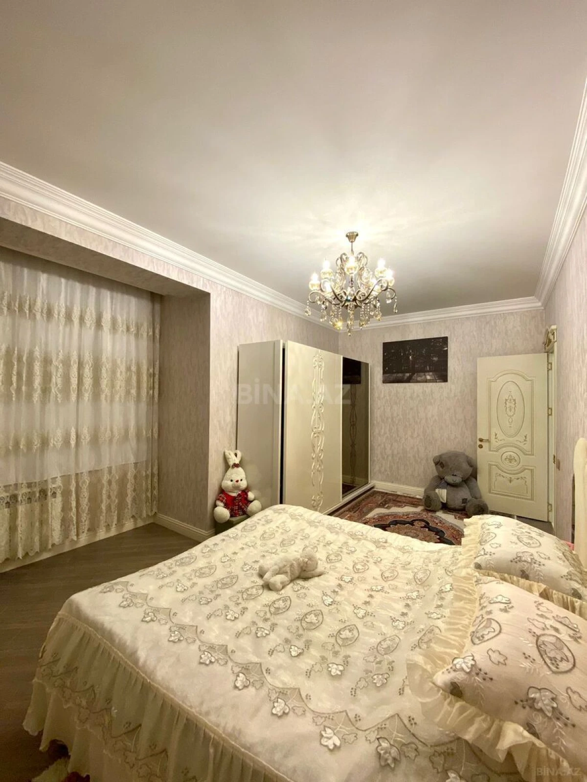 Satılır 3 otaqlı mənzil 160 m²