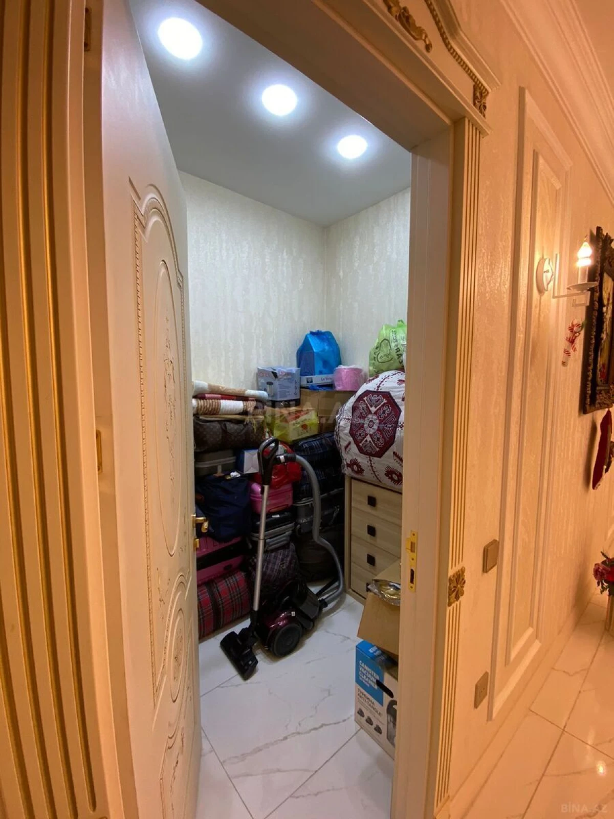 Satılır 3 otaqlı mənzil 160 m²