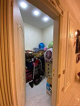 Satılır 3 otaqlı mənzil 160 m²