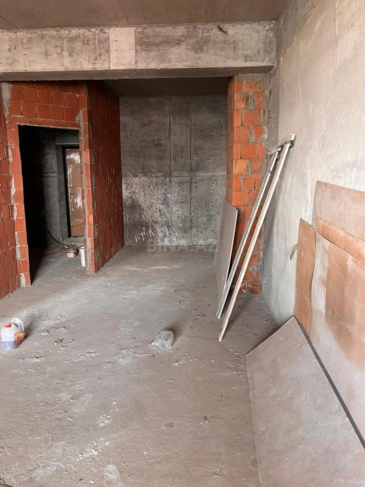 Satılır 3 otaqlı mənzil 104 m²