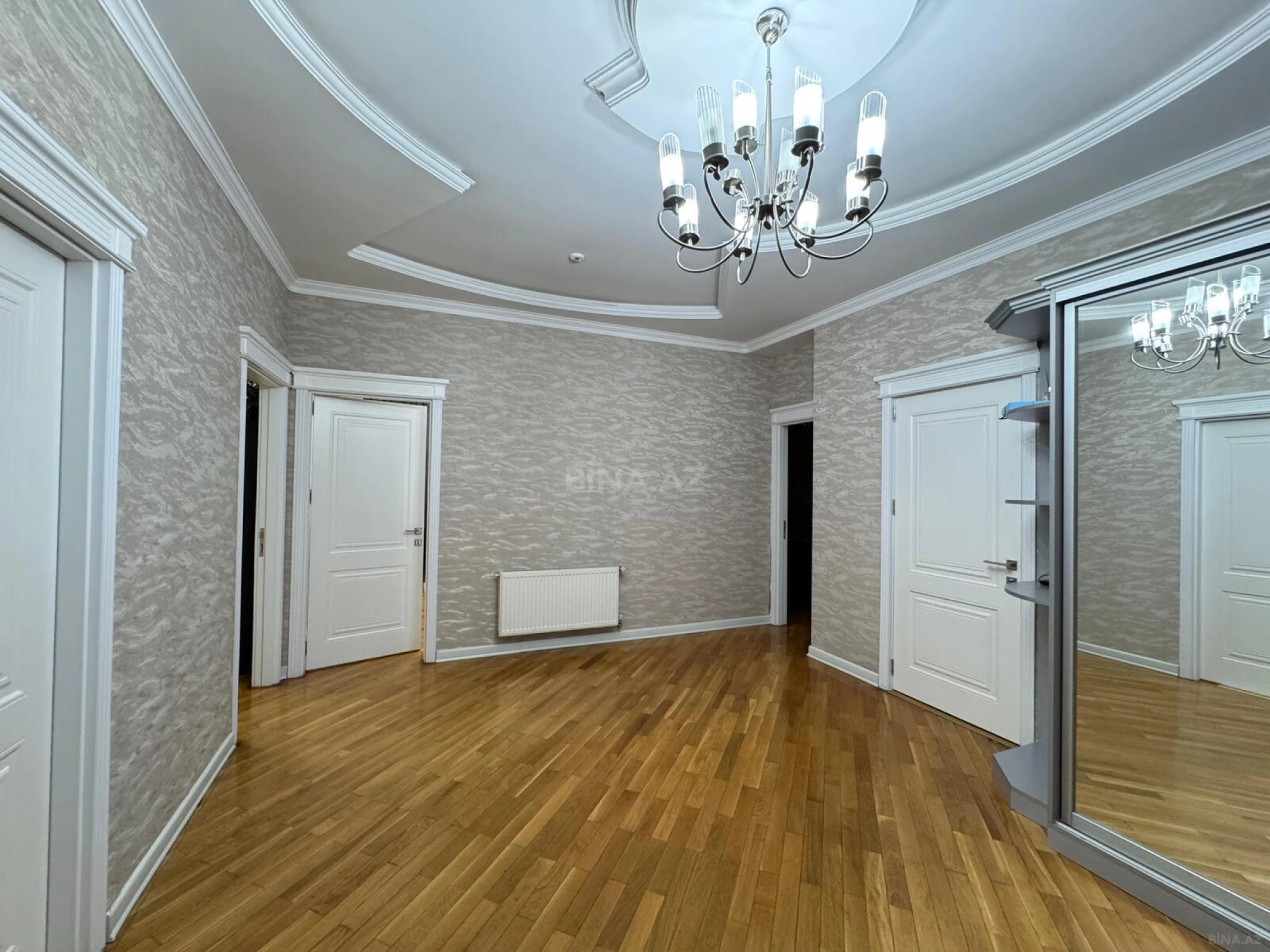 Satılır 4 otaqlı mənzil 154 m²