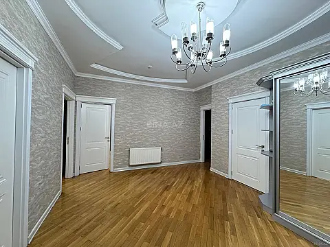 Satılır 4 otaqlı mənzil 154 m²
