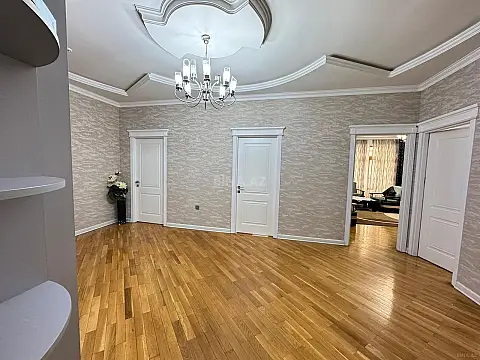 Satılır 4 otaqlı mənzil 154 m²