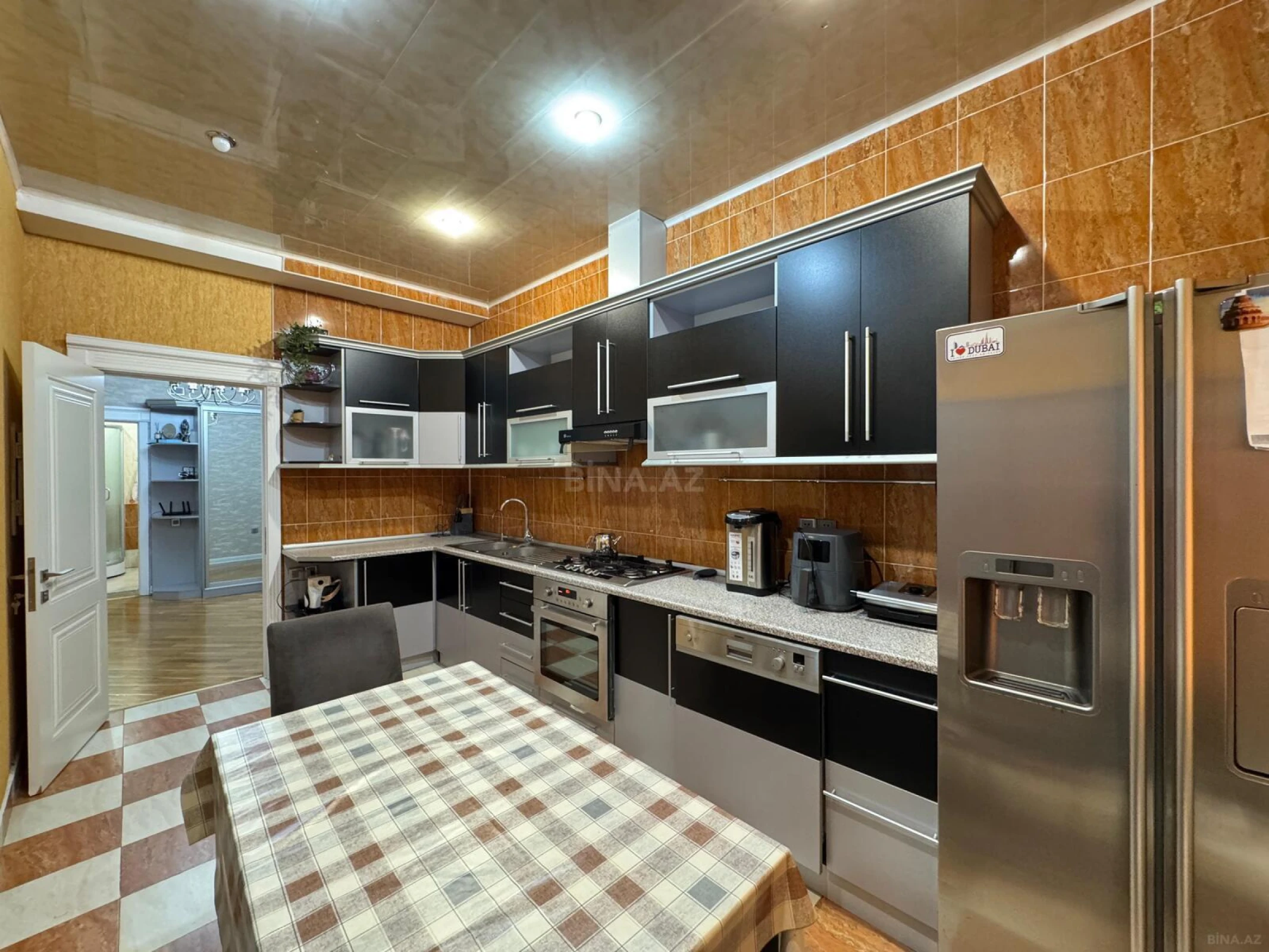 Satılır 4 otaqlı mənzil 154 m²