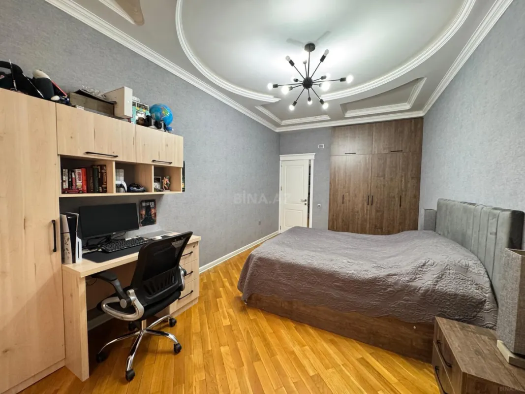 Satılır 4 otaqlı mənzil 154 m²