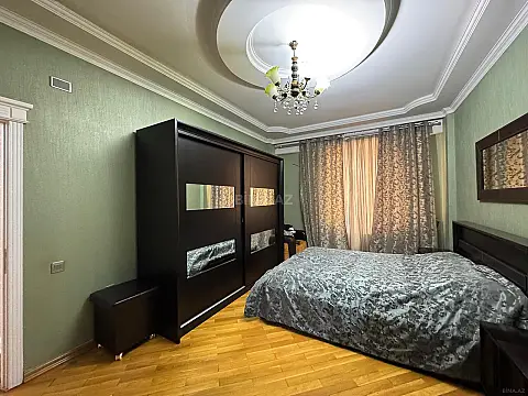 Satılır 4 otaqlı mənzil 154 m²