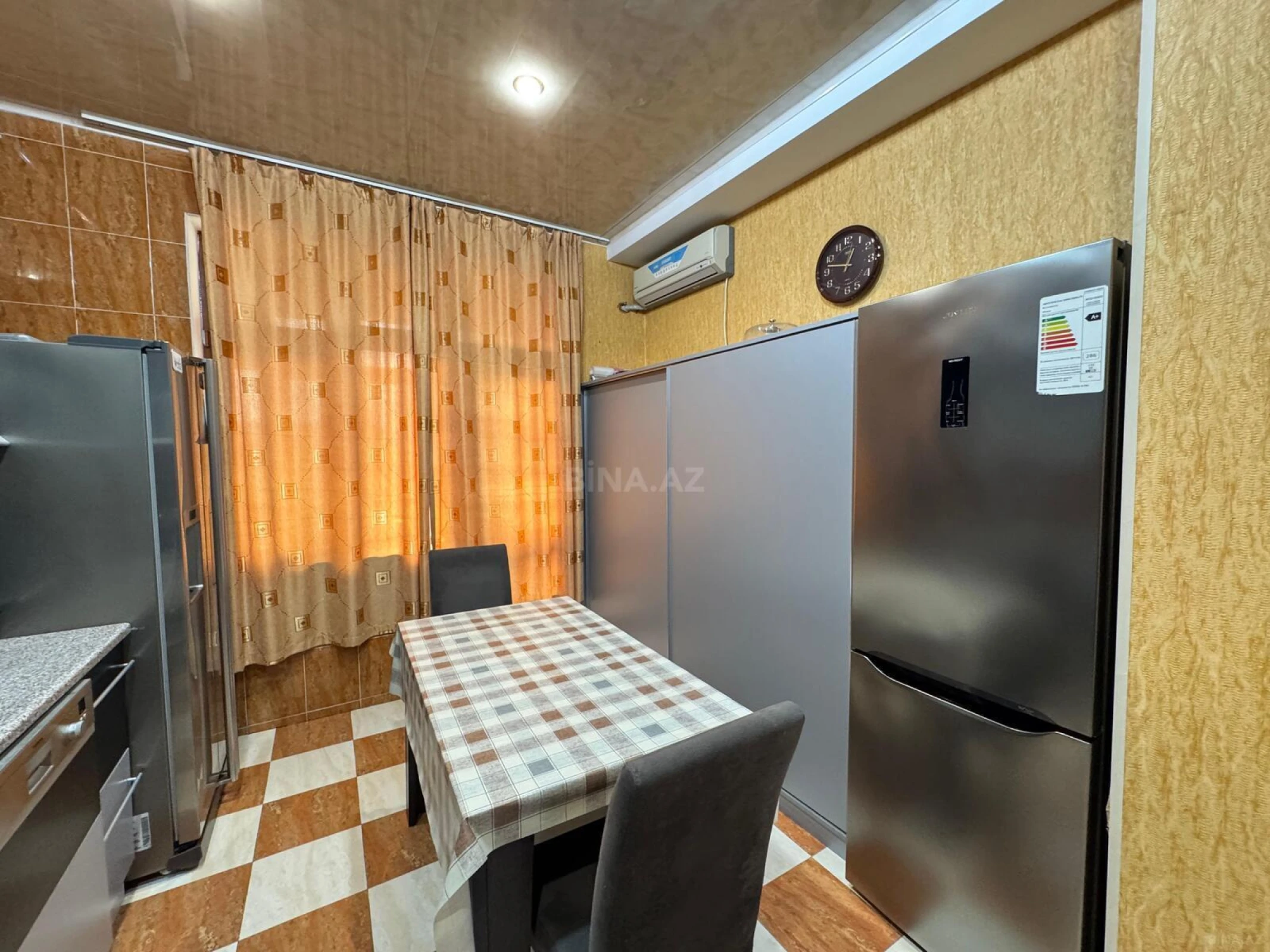 Satılır 4 otaqlı mənzil 154 m²