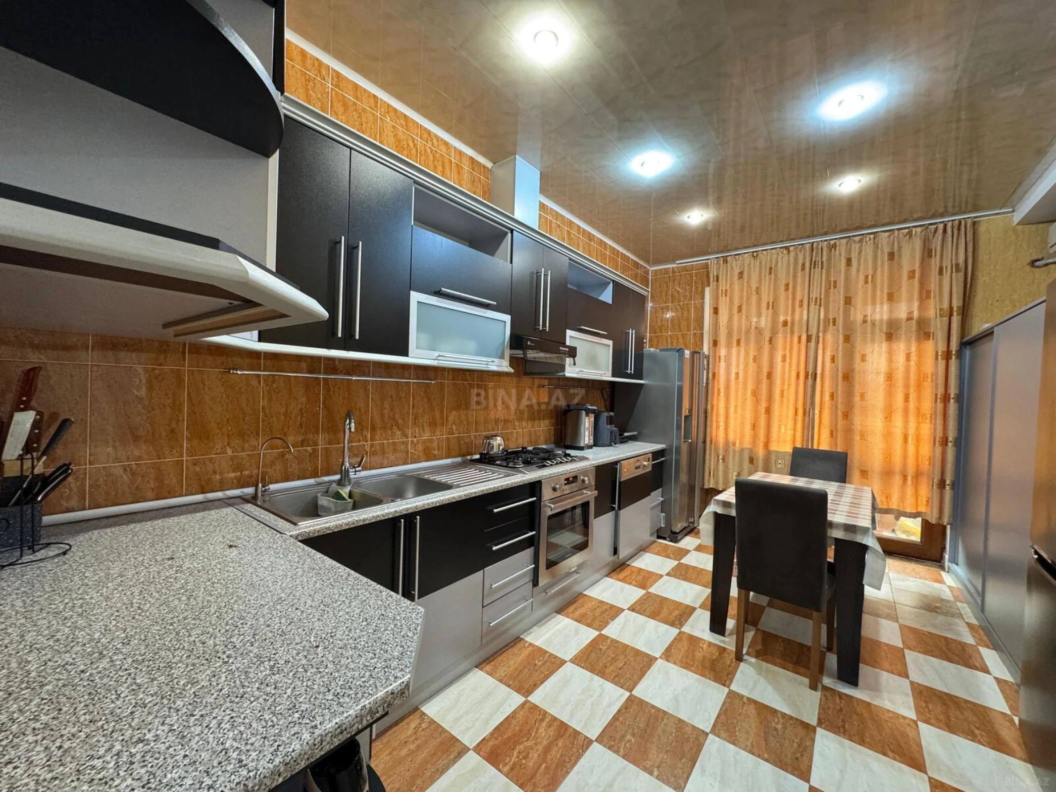 Satılır 4 otaqlı mənzil 154 m²