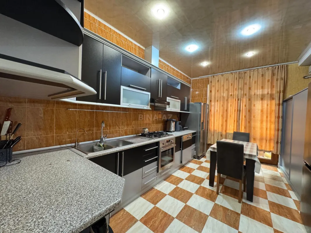Satılır 4 otaqlı mənzil 154 m²
