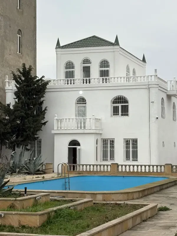 Satılır 7 otaqlı həyət evi 265 m²