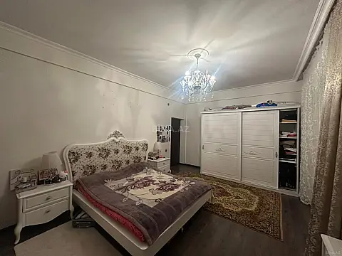 Satılır 3 otaqlı mənzil 140 m²