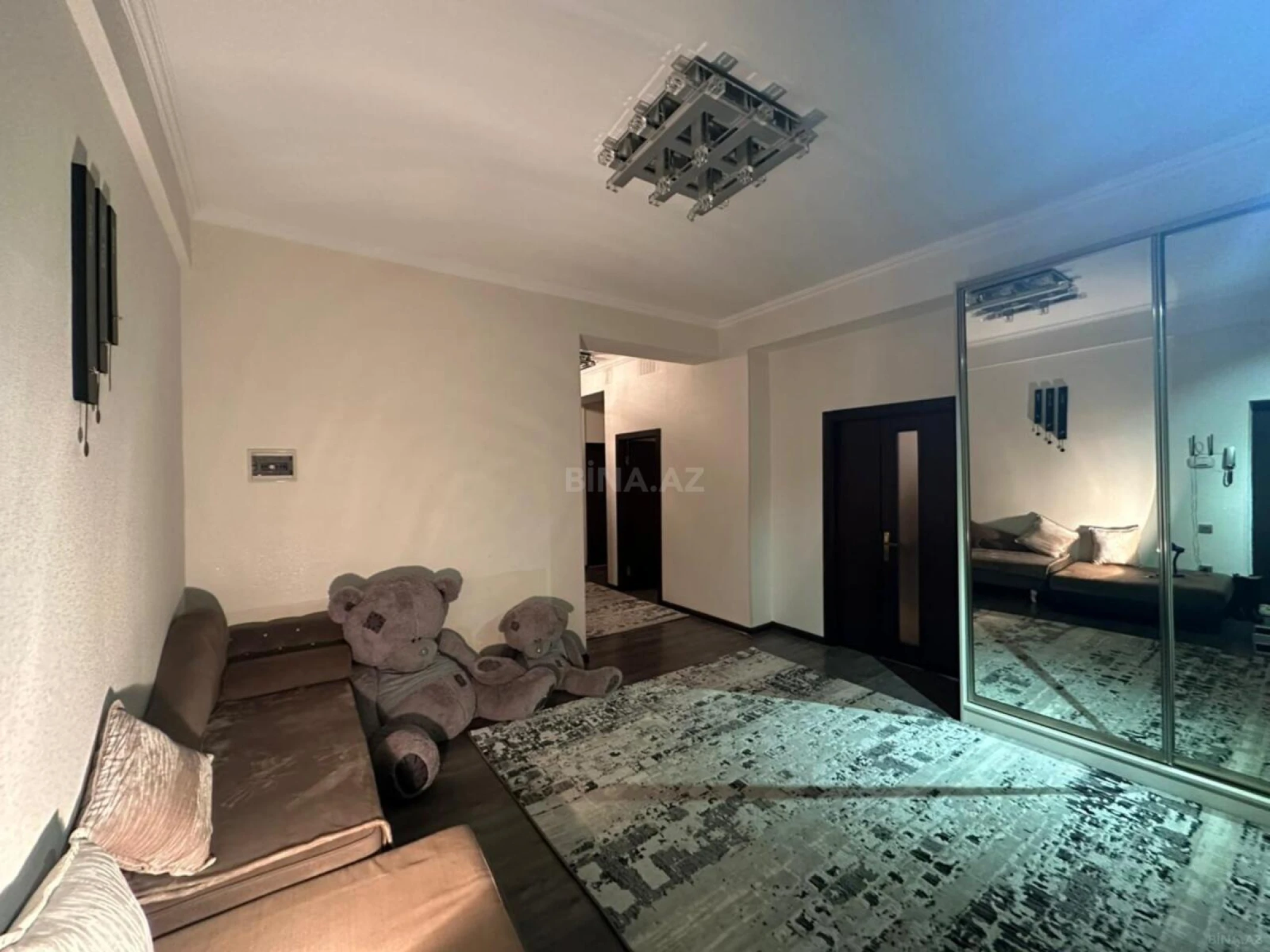Satılır 3 otaqlı mənzil 140 m²
