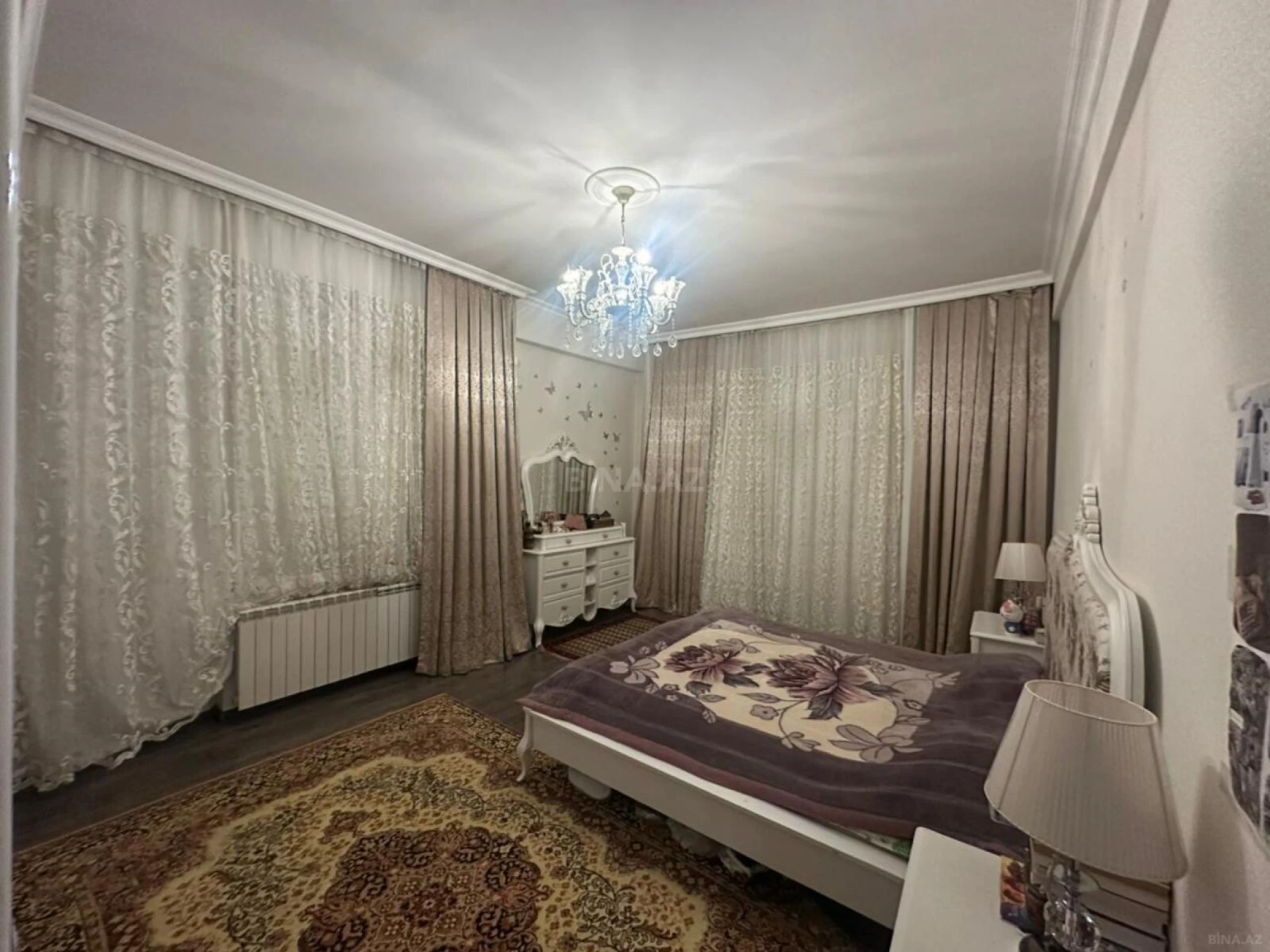 Satılır 3 otaqlı mənzil 140 m²