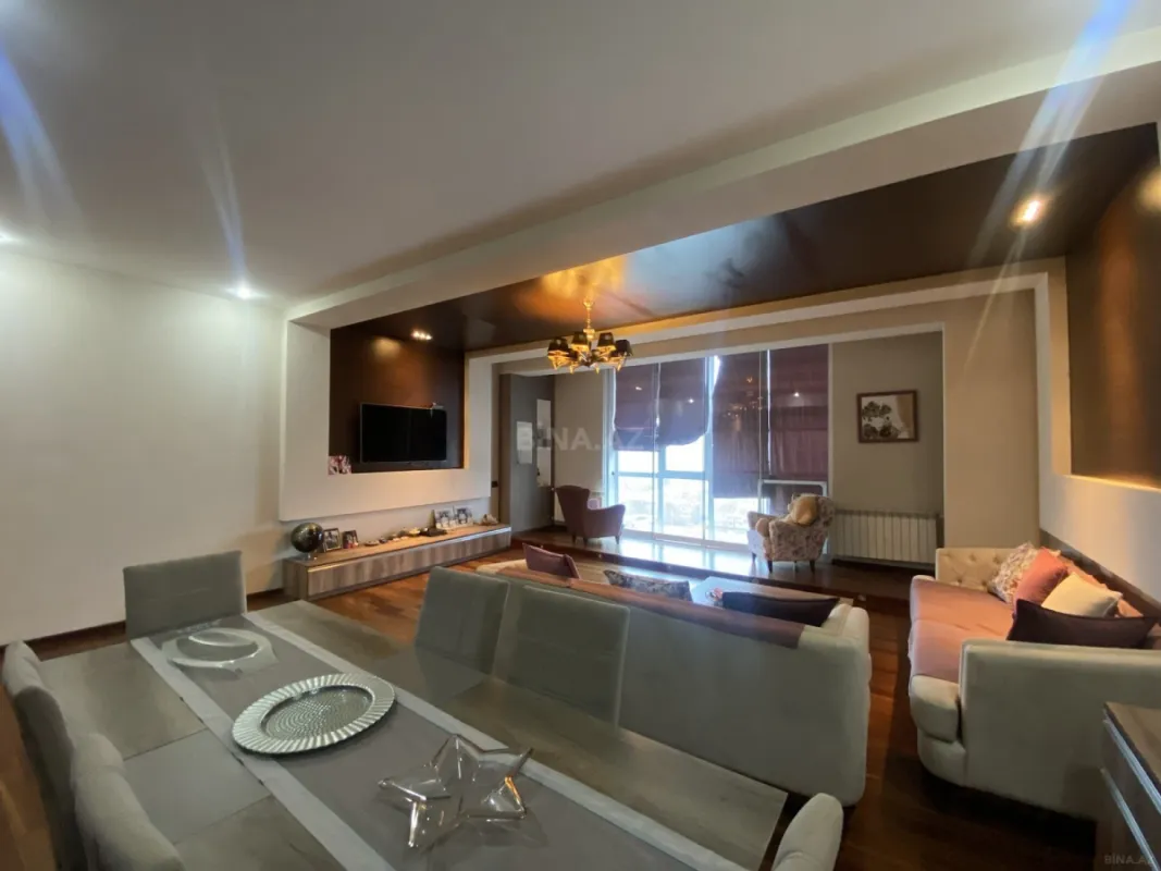 Satılır 4 otaqlı mənzil 183 m²
