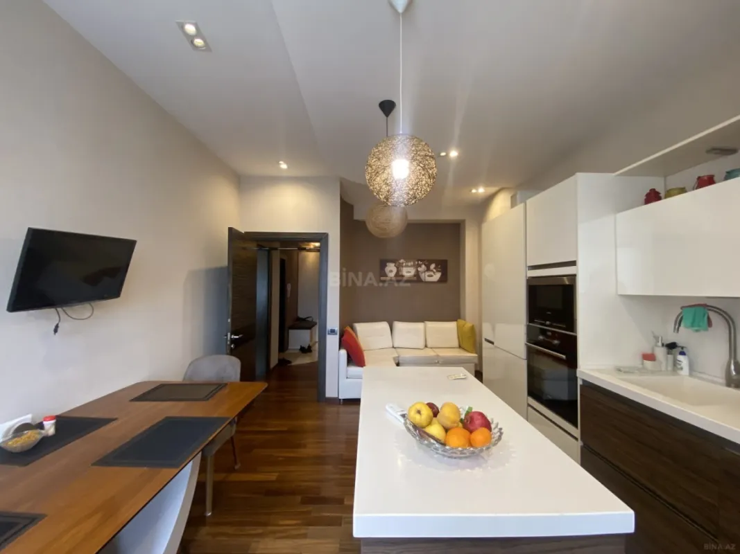 Satılır 4 otaqlı mənzil 183 m²