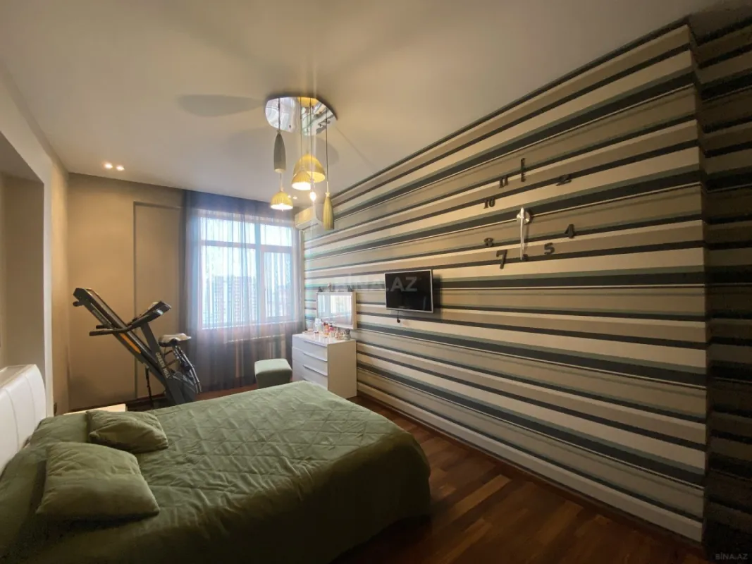 Satılır 4 otaqlı mənzil 183 m²