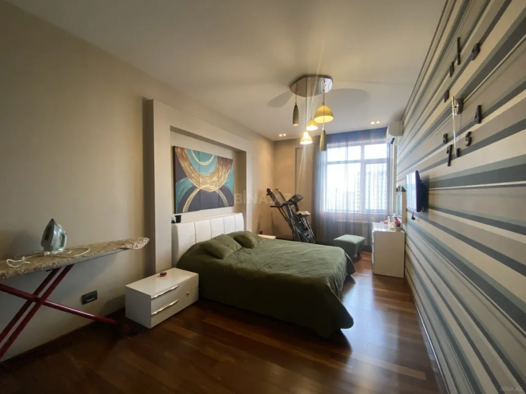 Satılır 4 otaqlı mənzil 183 m²